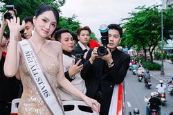 Rà soát vụ hoa hậu Hương Giang diễu hành bằng xe buýt 2 tầng