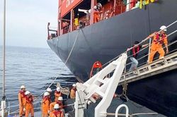 Cứu thuyền viên nước ngoài bị tai biến trên vùng biển Khánh Hòa
