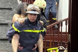 Hà Nội: Kịp thời dập tắt đám cháy nhà dân, giải cứu 4 người