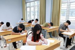 Thi Tốt nghiệp THPT: 12 thí sinh bị đình chỉ trong buổi thi môn Ngữ văn