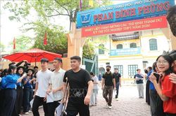 Kỳ thi tốt nghiệp THPT năm 2026: Thí sinh Hà Nội hoàn thành môn thi đầu tiên