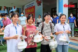 Suất ăn, chỗ nghỉ miễn phí hỗ trợ sĩ tử Thủ đô vượt 'vũ môn'