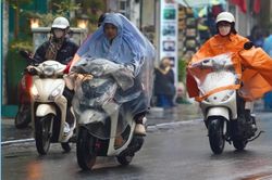Miền Bắc sắp có nắng nóng diện rộng, cảnh báo mưa dông cực đoan