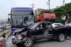 Xe buýt mất phanh cuốn 14 phương tiện vào tai nạn liên hoàn, 18 người nhập viện