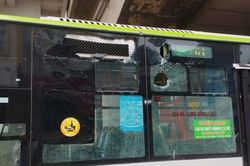 Ha Noi Metro kiểm tra các nhà ga sau sự cố mảng vữa rơi xuống xe buýt