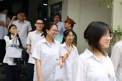 Thi tốt nghiệp THPT 2026: Sĩ tử phấn khởi sau bài thi môn Văn, tự tin đạt điểm 9