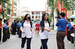 Buổi thi đầu tiên tốt nghiệp THPT 2026: 8 thí sinh bị đình chỉ vì lý do gì?