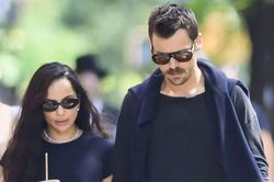 Chi tiết thể hiện tình yêu của Zoë Kravitz và vị hôn phu Harry Styles