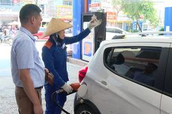 Người dân dần thích ứng với xăng E10