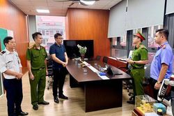 Lần đầu tiên khởi tố vụ án hình sự vì cài lậu Windows và Microsoft Office trên máy tính