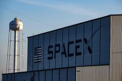 SpaceX hé lộ trung tâm dữ liệu AI đầu tiên trên quỹ đạo