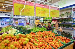 Bữa cơm sạch mắc kẹt giữa bão giá