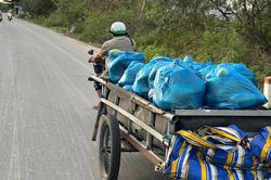 Đội n&oacute;n bảo hiểm, đừng qu&ecirc;n c&agrave;i quai