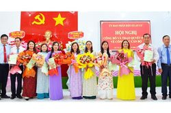 Xã An Cư trao 14 quyết định về công tác cán bộ