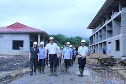 Chủ tịch UBND tỉnh Lê Văn Lương kiểm tra tiến độ xây dựng các trường Phổ thông nội trú liên cấp trên địa bàn tỉnh