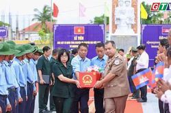 Điểm tin trưa: Hồi hương 15 hài cốt liệt sĩ quân tình nguyện và chuyên gia Việt Nam