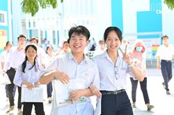 Thí sinh hoàn thành môn thi đầu tiên Kỳ thi tốt nghiệp THPT 2026