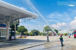 Thực tập phương &aacute;n chữa ch&aacute;y tại cửa h&agrave;ng xăng dầu ở x&atilde; Di&ecirc;n Điền