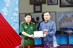 Đồn Biên phòng Dào San: Hỗ trợ 10 triệu đồng tiếp sức mùa thi