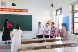 Lãnh đạo UBND tỉnh kiểm tra công tác coi thi