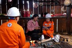 Cảnh báo nguy cơ tai nạn điện do thả diều và vật bay gần đường điện