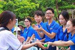 Tiếp sức hơn 41.100 sĩ tử Lâm Đồng trong ngày thi đầu tiên