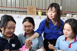 'Bữa cơm 0 đồng' tiếp sức sĩ tử vùng sâu Quảng Sơn