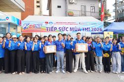 Gần 5.000 tình nguyện viên tham gia tiếp sức mùa thi