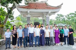 Hội Nhà báo tỉnh Thái Nguyên về nguồn tại ATK Định Hóa