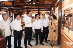 Dâng hương tri ân các thế hệ nhà báo cách mạng tại Trường dạy làm báo Huỳnh Thúc Kháng