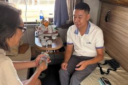 Tiếp viên tàu SNT4 trả lại 25 triệu đồng và giấy tờ quan trọng cho hành khách