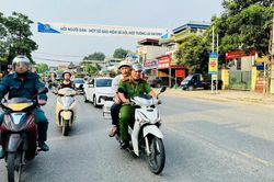 Thái Nguyên: Công an xã chở thí sinh về nhà lấy CCCD, kịp đến điểm thi đúng giờ
