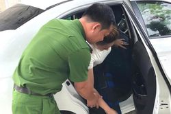 Thanh Hóa: Công an xã đưa đón nữ sinh gãy xương đùi đến điểm thi tốt nghiệp