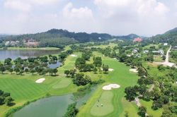 Chuyện làng – Chuyện phố: Khi quan chức rời công sở ra sân Golf bị kỷ luật, mất chức