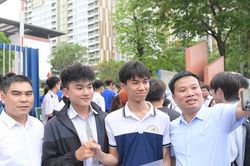 Thí sinh hào hứng vì đề thi Văn tốt nghiệp THPT mới lạ, kỳ vọng đạt 7,5 - 8 điểm