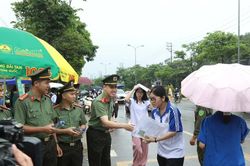 Công an các địa phương bảo đảm an ninh và tiếp sức mùa thi năm 2026