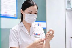Trả giá đắt vì quên tiêm vắc-xin nhắc lại