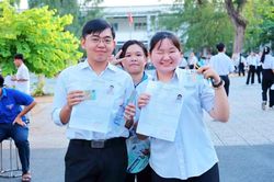 Ngữ liệu đề thi Ngữ văn 2026 đậm hơi thở thực tế loại trừ văn mẫu và đoán đề