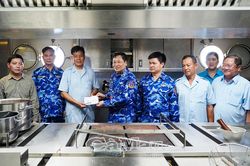 'Anh nuôi' trên tàu Cảnh sát biển