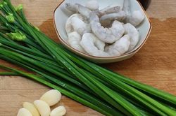Loại lá mệnh danh là 'rau của thận' lại còn bổ gan, đem xào với tôm được món ngon, thơm hơn cả khi cho hành