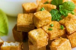 5 nhóm người không nên ăn đậu phụ