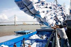 Xuất khẩu gạo tăng sản lượng nhưng giảm giá trị, áp lực tái cấu trúc chuỗi giá trị