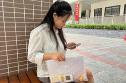 Mang điều khiển điều hòa đi thi để 'cầu đỗ', nữ sinh Hà Nội nói lý do bất ngờ