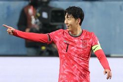 Phóng viên Hàn Quốc mỉa mai Son Heung-min không đi nghĩa vụ quân sự