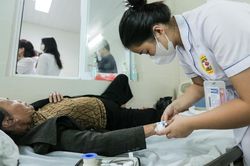 Số ca sốt xuất huyết tăng 2,5 lần so với cùng kỳ, chuyên gia cảnh báo bất thường