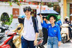 11 thí sinh dùng điện thoại, 1 thí sinh dùng tài liệu bị đình chỉ ở môn đầu tiên