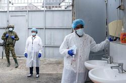 Congo trước nguy cơ thiếu vật tư xét nghiệm Ebola