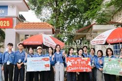 Những khoảnh khắc đẹp tiếp sức sĩ tử Thủ đô