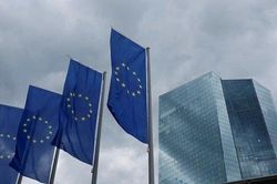 ECB cân nhắc tăng lãi suất trước sức ép lạm phát