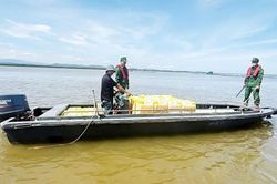 Biên phòng Quảng Ninh thu giữ gần 2.000 lít xăng không rõ nguồn gốc
